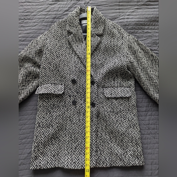 Herringbone Double-breasted Coat - Picture 4 of 10
